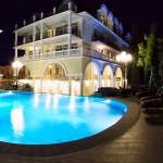 Отель с бассейном в Крыму
